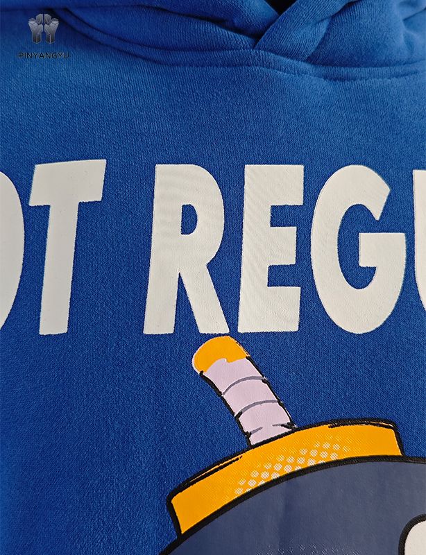 Sudadera con capucha con diseño de logotipo colorido y serigrafía
