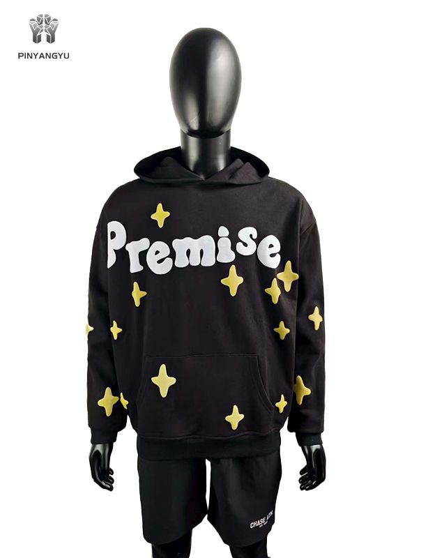 Sudadera con capucha y estampado abullonado en todo el perímetro
