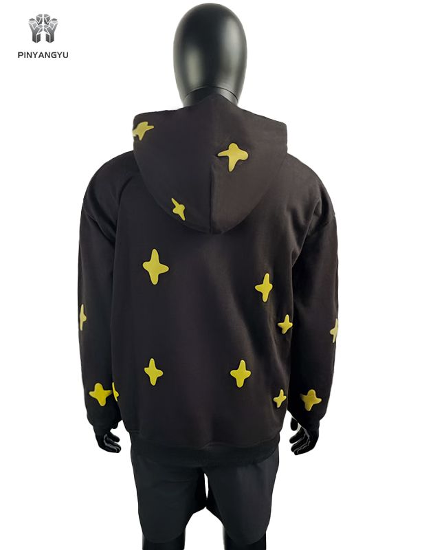 Sudadera con capucha y estampado abullonado en todo el perímetro