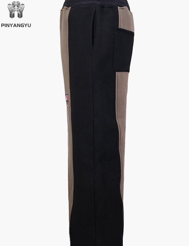 Pantalones deportivos de tela empalmada con diseño bordado