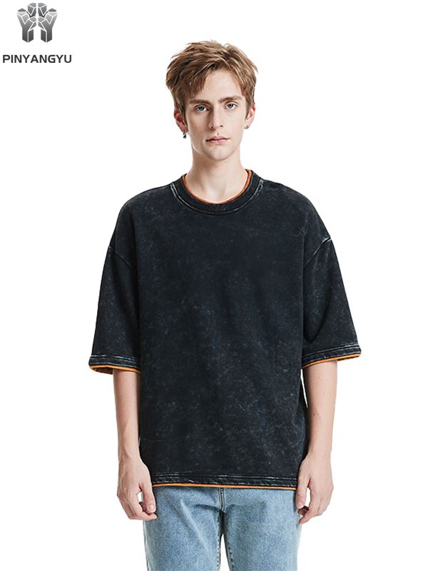 Camiseta con diseño de patchwork y lavado desgastado